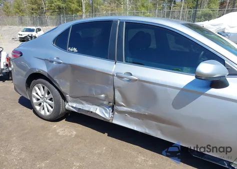 2018 Toyota Camry Le из США, поврежденный, VIN 4T1B11HK9JU639341